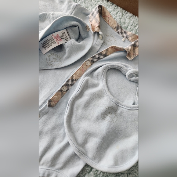 Authentic BURBERRY CHILDREN SET 9M - LIGHT BLUE - Picture 2 of 6